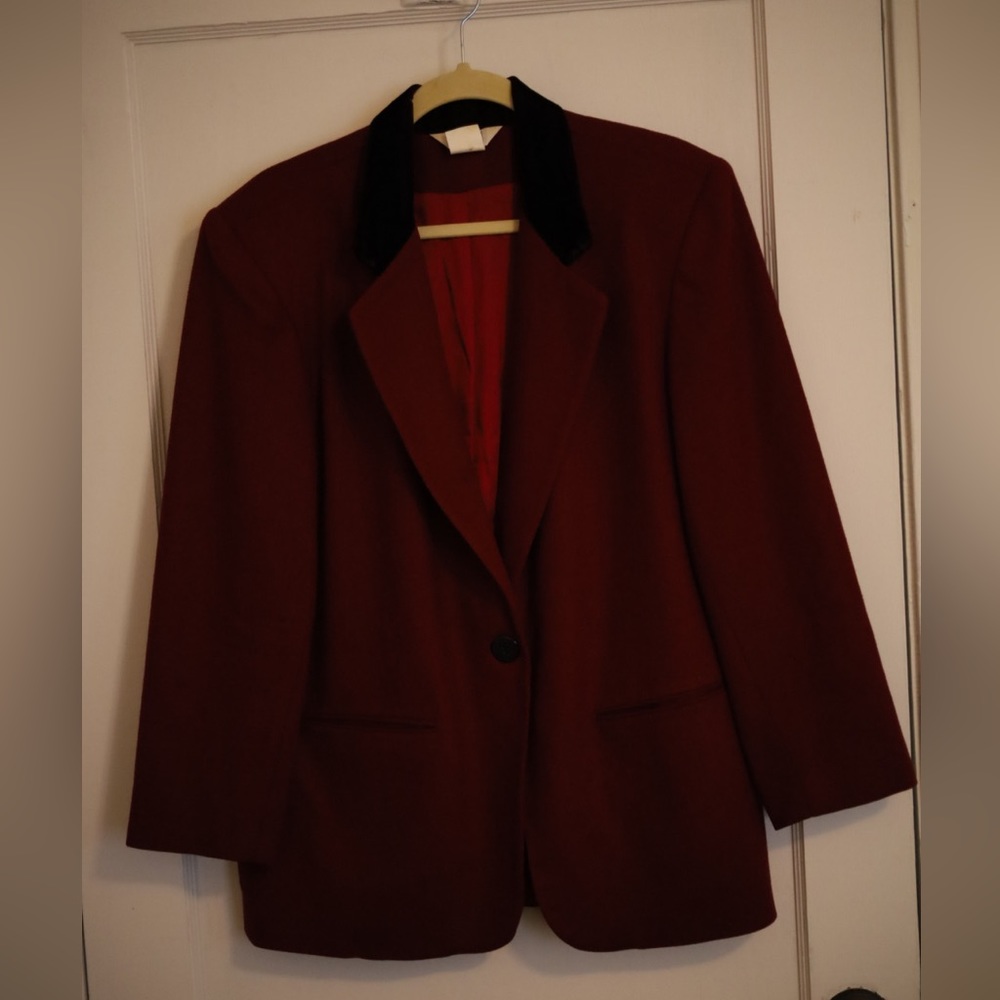 VINTAGE Sellecca Maroon Blazer with Velvet Collar